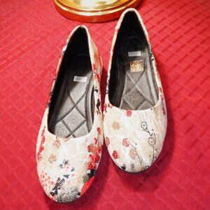 ~~~ Sparkly SLIP ONs ~~~ BRAND NEW ~ Size 41/9.5